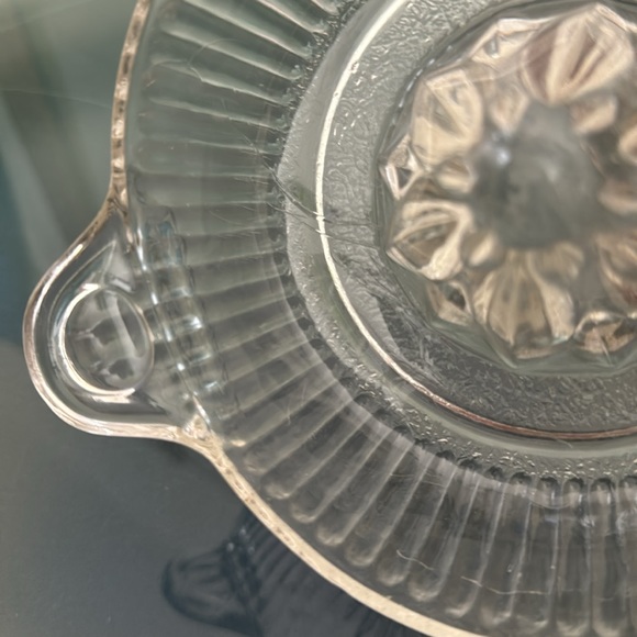 Vintage Clear Glass Citrus Reamer Juice Squeezer - Picture 6 of 6